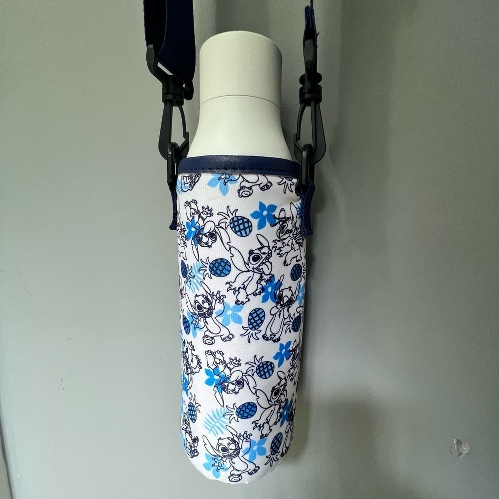 NWOT Disneys Stitch Water Bottle sling
Side pocket